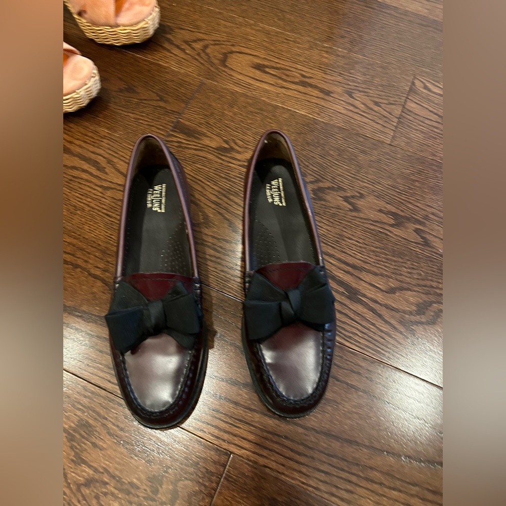 Weejuns loafers with bow